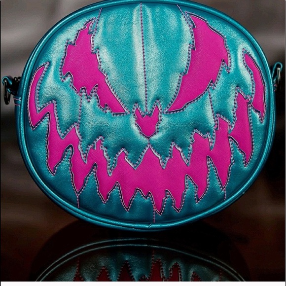 ISO DONTBUY LOOKING FOR LOVE PAIN AND STITCHES BAG - Picture 2 of 2